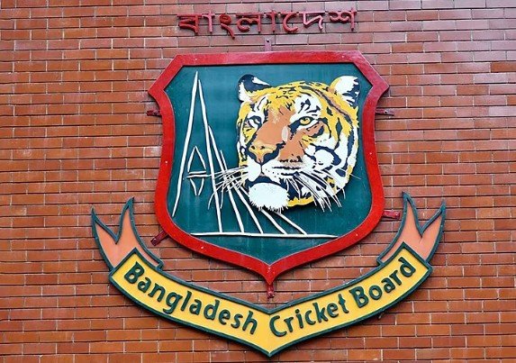 Major Reshuffle in BCB Committees Just a month after taking charge, the newly formed Board of Directors of the Bangladesh Cricket Board (BCB) has made significant changes across various committees. The board announced the major reshuffle through a press release on Tuesday. The most notable change has come in the Women’s Cricket Wing. Rubaba Dowla has been appointed as the new chairperson of the division. Abdur Razzak Raj, who previously headed the wing, has been removed from the top position but will continue as the vice-chairman. Raj has also been given a new responsibility. He will now serve as the chairman of the High-Performance Unit, a position previously held by former national captain Khaled Mashud. Khaled Mashud has been assigned another key role—chairman of the Grounds Committee. He replaces BCB President Aminul Islam Bulbul, who had been overseeing the committee since the election. According to board sources, the reshuffle aims to make BCB’s organizational structure more effective and result-oriented. Enhancing departmental efficiency and accelerating workflow were highlighted as the main objectives behind the changes.