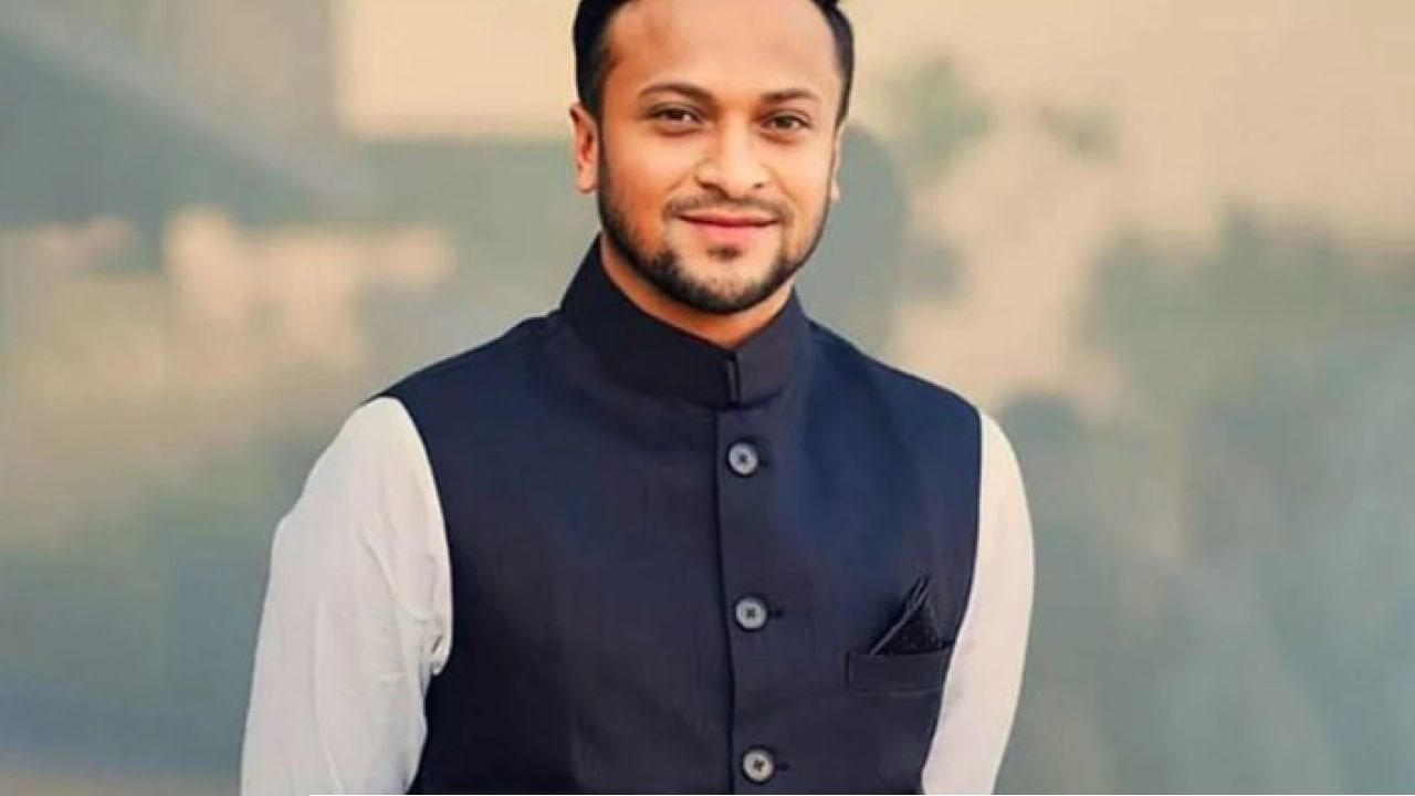 শেখ হাসিনার অনুষ্ঠানে সাকিব, জাতীয় দলে ফেরার পথ বন্ধ ঘোষণা সরকারের