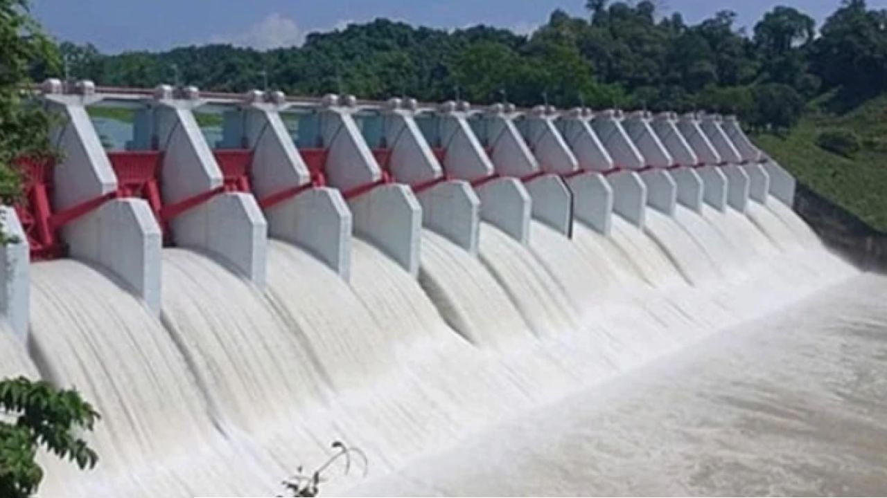 কাপ্তাই বাঁধের ১৬ জলকপাট খুলে দেওয়া হয়েছে