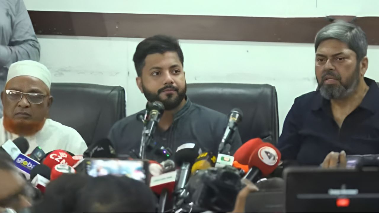 মন্ত্রিসভা থেকে পদত্যাগ করলেন ইশরাক হোসেন