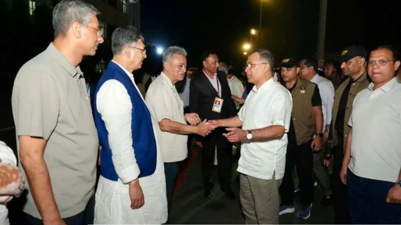 দুর্গাপূজার মণ্ডপ পরিদর্শনে চট্টগ্রামে প্রধানমন্ত্রী তারেক রহমান
