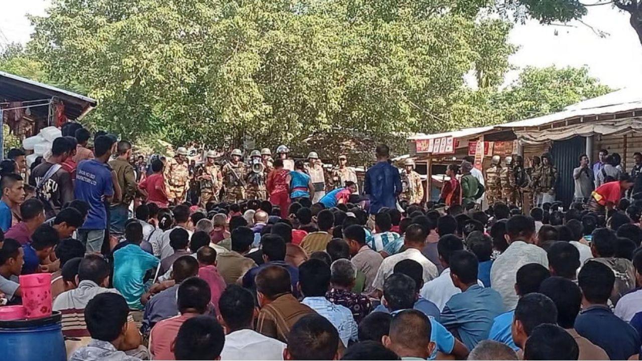  সাজেক ছাড়ার পথে পর্যটকবহরে বাধা, আইনশৃঙ্খলা বাহিনীর সঙ্গে গোলাগুলি