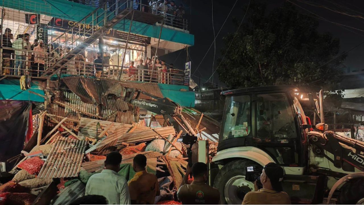 উচ্ছেদের পর আবারও দখল, মিরপুরে সন্ধ্যায় দ্বিতীয় দফা অভিযান