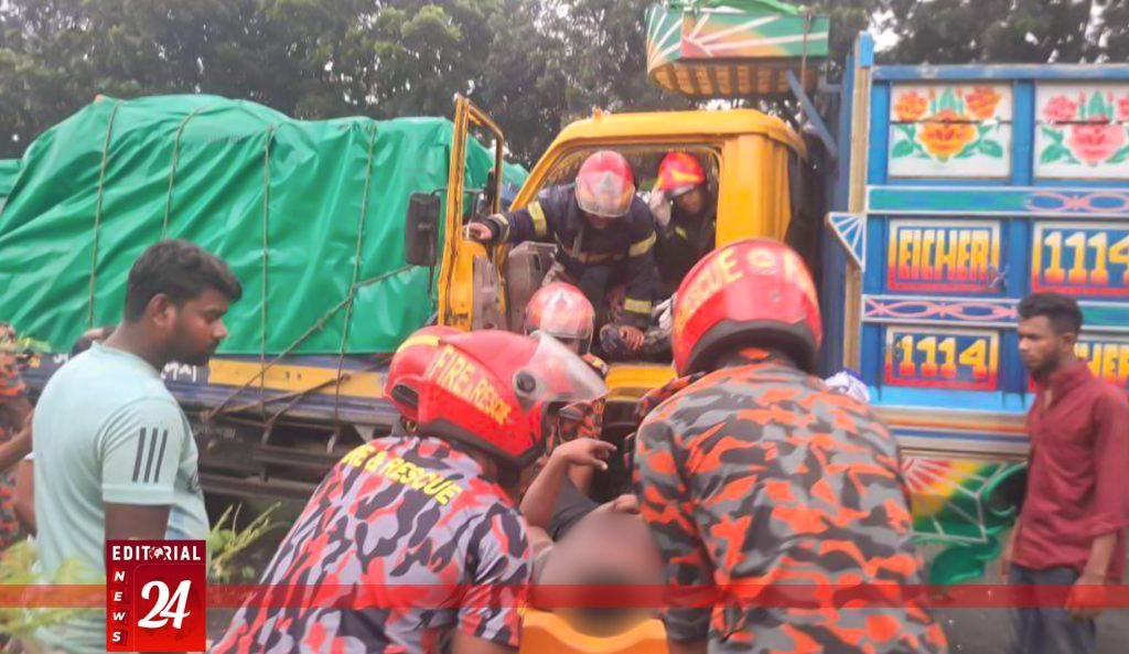 ঈশ্বরদীতে দুই ট্রাকের মুখোমুখি সংঘর্ষে প্রাণ গেল চালকের l Editorial News 24
