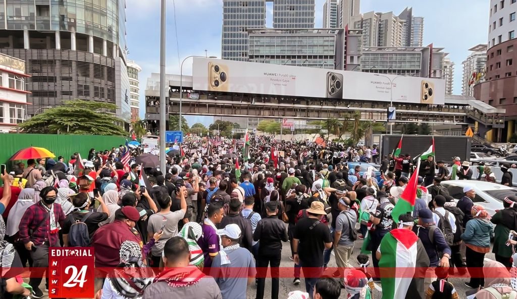 গাজাগামী ত্রাণবহর আটক ইস্যুতে কুয়ালালামপুরে মার্কিন দূতাবাসের সামনে বিক্ষোভ l Editorial News 24