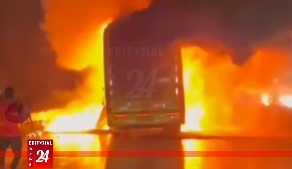 অন্ধ্রপ্রদেশে ভয়াবহ বাস দুর্ঘটনা: আগুনে পুড়ে বহু যাত্রীর মৃত্যু আশঙ্কা l Editorial News 24