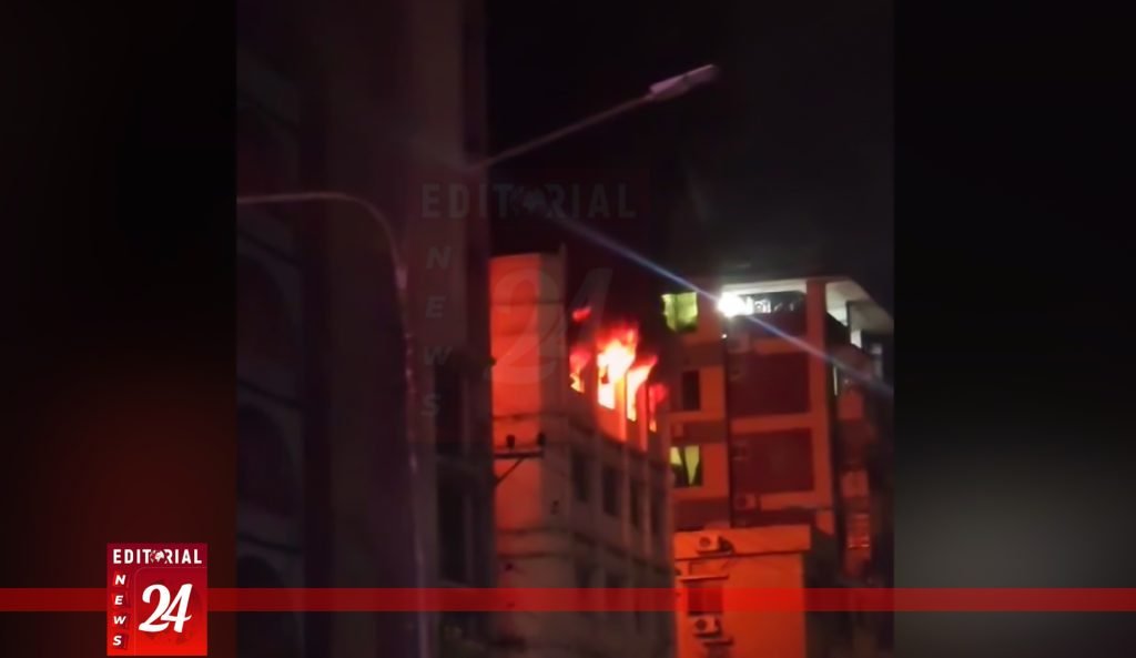 মিরপুরে কমিউনিটি সেন্টারে ভয়াবহ আগুন, ফায়ার সার্ভিসের ছয় ইউনিটের চেষ্টা চলছে l Editorial News 24