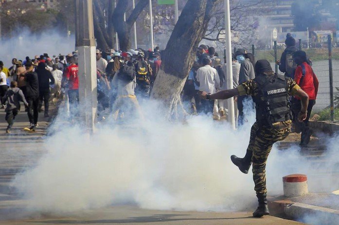 প্রেসিডেন্টের পদত্যাগ দাবিতে ফের বিক্ষোভে উত্তাল মাদাগাস্কার
