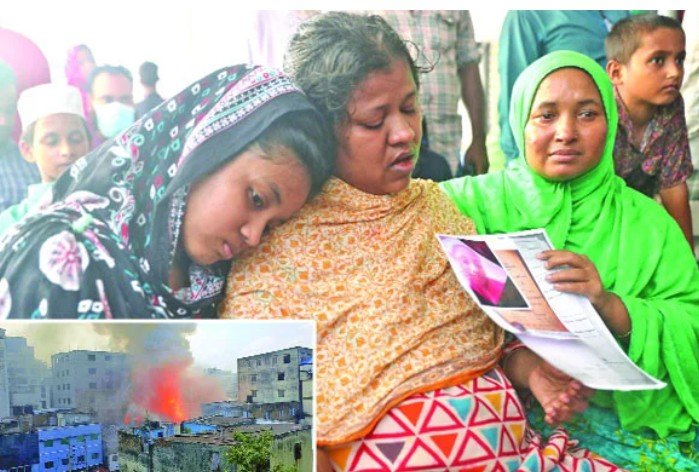 রূপনগরে ভয়াবহ অগ্নিকাণ্ড: স্বজনরা খুঁজছেন আপনজনকে, ১৬ শ্রমিক নিহত