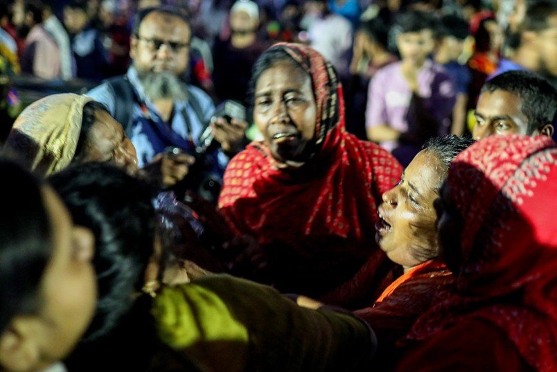 রূপনগরের আগুনে নিহত ১৬ জনের লাশ স্বজনদের কাছে হস্তান্তর