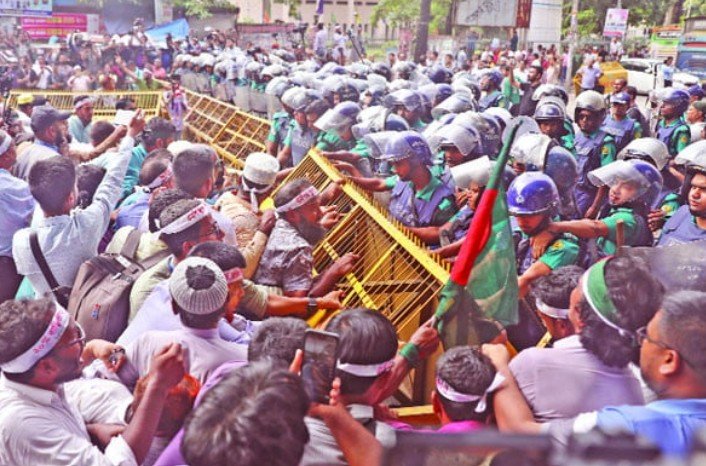 যমুনা অভিমুখে লংমার্চের ঘোষণা