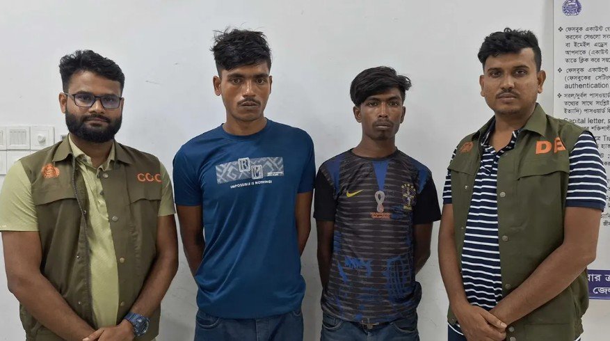 আল্লাহর ভয়ে নামাজ পড়ে ক্ষমা চাইলেন আলিফ হত্যার দুই ঘাতক