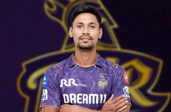 **আইপিএলে মুস্তাফিজকে খেলালে মাঠে ভাঙচুরের হুমকি** আইপিএলের আসন্ন মৌসুমে একমাত্র বাংলাদেশি ক্রিকেটার হিসেবে কলকাতা নাইট রাইডার্সের হয়ে খেলতে যাচ্ছেন মুস্তাফিজুর রহমান। নিলামে ৯ কোটি ২০ লাখ রুপিতে তাকে দলে নেয় কলকাতা। তবে মুস্তাফিজকে মাঠে নামানো হলে ভাঙচুর চালানোর হুমকি দিয়েছেন ভারতের মধ্যপ্রদেশের উজ্জয়িনীর কয়েকজন ধর্মীয় নেতা। তাদের দাবি, সাম্প্রতিক সময়ে বাংলাদেশে হিন্দু ধর্মাবলম্বীদের ওপর সহিংসতার ঘটনার প্রতিবাদ হিসেবেই এমন অবস্থান নেওয়া হয়েছে। এ ঘটনার জেরে সামাজিক যোগাযোগমাধ্যমে কলকাতা নাইট রাইডার্সকে বয়কটের আহ্বানও জানানো হচ্ছে। উজ্জয়িনীর রিনমুক্তেশ্বর মহাদেব মন্দিরের প্রধান উপাসক মহাবীর নাথ বলেন, ‘বাংলাদেশি খেলোয়াড়কে মাঠে নামালে কলকাতাকে কঠিন পরিস্থিতির মুখোমুখি হতে হবে। তপস্বী যোদ্ধারা ম্যাচ হতে দেবে না, প্রয়োজনে মাঠে ঢুকে ভাঙচুর চালাবে।’ এদিকে, মুস্তাফিজুর রহমানের আইপিএলে অংশগ্রহণের সময়সূচি নিয়েও অনিশ্চয়তা রয়েছে। বাংলাদেশ ক্রিকেট বোর্ডের (বিসিবি) সভাপতি আমিনুল ইসলাম বুলবুল জানিয়েছেন, জাতীয় দলের সিরিজের প্রয়োজন বিবেচনা করে ক্রিকেট অপারেশন্স বিভাগ এ বিষয়ে চূড়ান্ত সিদ্ধান্ত নেবে। বিসিবির ক্রিকেট অপারেশন্স কমিটির চেয়ারম্যান নাজমুল আবেদীন ফাহিম বলেন, আগামী এপ্রিল মাসে নিউজিল্যান্ডের বিপক্ষে বাংলাদেশের সীমিত ওভারের সিরিজ রয়েছে। সেই সিরিজ শেষ করেই মুস্তাফিজ আইপিএলে যোগ দিতে পারবেন বলে ধারণা করা হচ্ছে। সূত্র: সোশ্যাল নিউজ এক্সওয়াইজেড