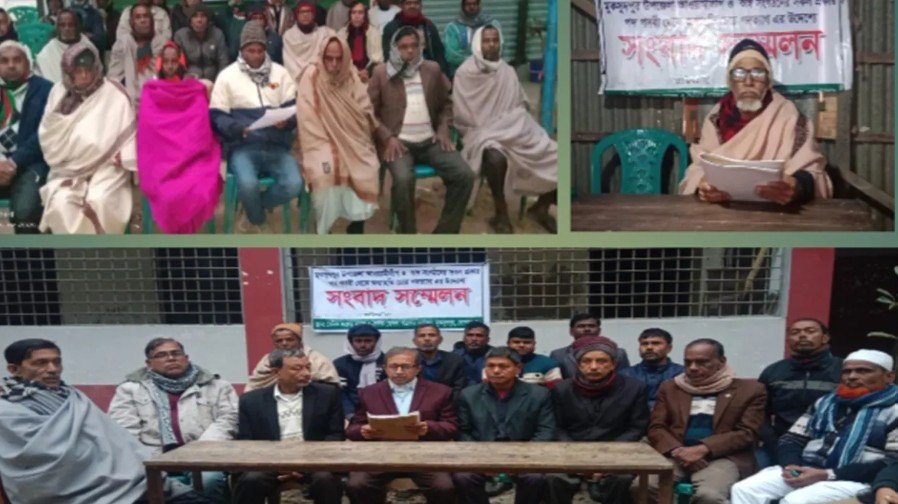 মুকসুদপুরে আ.লীগের ৫০ নেতাকর্মী পদত্যাগ গোপালগঞ্জের মুকসুদপুরে কার্যক্রম বন্ধ থাকা আওয়ামী লীগের ৫০ নেতাকর্মী দলীয় পদ থেকে পদত্যাগ করেছেন। মঙ্গলবার (৬ জানুয়ারি) বিকেলে এক সংবাদ সম্মেলনে মুকসুদপুর উপজেলার মহারাজপুর, ভাবড়াশুর ও বাঁশবাড়ীয়া ইউনিয়নের মোট ৫০ নেতাকর্মী তাদের পদ-পদবি থেকে পদত্যাগের ঘোষণা দেন। জানা গেছে, মহারাজপুর ইউনিয়ন আওয়ামী লীগের সহসভাপতি পদ থেকে বাবুল ফকির পদত্যাগ করেন। ভাবড়াশুর ইউনিয়ন থেকে জগদিশ চন্দ্র বিশ্বাস, সমীর কুমার বিশ্বাস, সহসভাপতি বিধান চন্দ্র বিশ্বাস, শ্রম বিষয়ক সম্পাদক গোবিন্দ বিশ্বাস, সাংগঠনিক সম্পাদক গোবিন্দ মন্ডল, যুগ্ম সাধারণ সম্পাদক মনোরঞ্জন বিশ্বাস, সদস্য সুরেশ মন্ডল, ৮নং ওয়ার্ড আওয়ামী লীগের সভাপতি সুজিত মন্ডল, সাধারণ সম্পাদক শুভাষ মন্ডল, সহসভাপতি দিলীপ কুমার মন্ডল, সহসভাপতি স্বপন কুমার বিশ্বাস, সহসভাপতি শোকহ হরন মন্ডল, সদস্য গণপ্রতি মন্ডল, সদস্য নিত্য বিশ্বাস, ৬নং ওয়ার্ডের সভাপতি মিলন শেখ, ৬নং ওয়ার্ডের সাধারণ সম্পাদক সাইফুল, ৭নং ওয়ার্ডের সাধারণ সম্পাদক প্রকাশ চন্দ্র মন্ডলসহ মোট ১৭ জন পদত্যাগ করেন। বাঁশবাড়ীয়া ইউনিয়ন থেকে ইউনিয়ন আওয়ামী লীগের আইন বিষয়ক সম্পাদক অনিল কৃষ্ণ বাইন, সদস্য বিজন ভক্ত, কৃষক লীগের নির্মল মন্ডল, সদস্য নির্মল কুমার ভদ্র, সদস্য নূর ইসলাম, স্বাস্থ্য বিষয়ক সম্পাদক সুশিল কুমার পোদ্দার, ইউনিয়ন আওয়ামী লীগের কোষাধ্যক্ষ শুকান্ত টিকাদার, ৮নং ওয়ার্ড আওয়ামী লীগের সভাপতি নারায়ণ চন্দ্র মজুমদার, ৮নং ওয়ার্ডের সাধারণ সম্পাদক হৃদয় কুমার সরকার, ৯নং ওয়ার্ডের সাধারণ সম্পাদক সরোজিত সরকার, ৩নং ওয়ার্ডের সাধারণ সম্পাদক পরিমল কৃত্তনিয়া, ৩নং ওয়ার্ডের সহসভাপতি মো. আকরাম শেখ, ৯নং ওয়ার্ডের যুগ্ম সম্পাদক ফেলান সরকার, ৮নং ওয়ার্ডের সহসভাপতি সমরেন্দ্র নাথ রায়, ৮নং ওয়ার্ডের যুগ্ম সম্পাদক বিধান চন্দ্র বাড়ৈ, ৮নং ওয়ার্ডের সাংগঠনিক সম্পাদক লিটন চন্দ্র বাড়ৈ এবং ৮নং ওয়ার্ডের সহসভাপতি গোবিন্দ অধিকারীসহ আরও অনেক নেতা পদত্যাগ করেন। এছাড়া ৯নং ওয়ার্ডের সহসভাপতি দিজেন রায়, ৭নং ওয়ার্ডের ত্রাণ সম্পাদক হারাধন বালা, ৮নং ওয়ার্ডের সহসভাপতি বিপ্লব ঢালী, ৭নং ওয়ার্ডের সাধারণ সম্পাদক মিহির কুমার বালা, ৮নং ওয়ার্ডের সদস্য সুখ লাল পোদ্দার, ৭নং ওয়ার্ডের সহসভাপতি বিমলেন্দু বালা, ৭নং ওয়ার্ডের সভাপতি সুকান্ত কুমার সরকার, ৮নং ওয়ার্ডের সদস্য রবীন শীল, ৯নং ওয়ার্ডের সহসভাপতি দীলিপ বাইন, ৮নং ওয়ার্ডের সদস্য হরশিৎ অধিকারী, ৭নং ওয়ার্ডের সদস্য রমনী রঞ্জন বালা, ৫নং ওয়ার্ডের সাধারণ সম্পাদক রবিউল শেখ, ৯নং ওয়ার্ড আওয়ামী লীগের সভাপতি রুপচাঁদ মৃধা, ভাবড়াশুর ইউনিয়ন আওয়ামী লীগের স্বাস্থ্য বিষয়ক সম্পাদক নিজামুল ইসলাম ও ৩নং ওয়ার্ড কাশালিয়া ইউনিয়ন আওয়ামী লীগের মো. মনিরুল ইসলামসহ মোট ৩২ জন লিখিতভাবে পদত্যাগের ঘোষণা দেন। পদত্যাগকারী নেতারা লিখিত বক্তব্যে বলেন, “মঙ্গলবার থেকে আমরা আওয়ামী লীগের সব প্রকার পদ-পদবি থেকে পদত্যাগ করছি। আজ থেকে আওয়ামী লীগের সঙ্গে আমাদের কোনো সম্পর্ক নেই এবং ভবিষ্যতেও থাকবে না।”