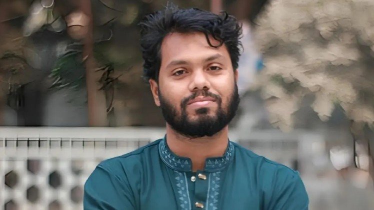 আদালতে অভিযোগপত্র