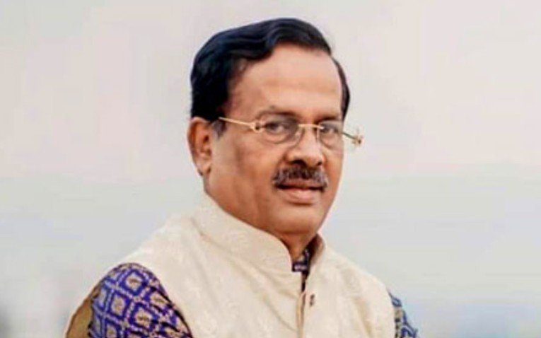 নানকসহ ২৮ জনের বিরুদ্ধে ট্রাইব্যুনালে ফরমাল চার্জ দাখিল জুলাই-আগস্টের গণআন্দোলনের সময় রাজধানীর মোহাম্মদপুর এলাকায় সংঘটিত মানবতাবিরোধী অপরাধের ঘটনায় সাবেক মন্ত্রী জাহাঙ্গীর কবির নানক এবং ঢাকা দক্ষিণ সিটি করপোরেশনের সাবেক মেয়র শেখ ফজলে নূর তাপসসহ মোট ২৮ জনের বিরুদ্ধে আন্তর্জাতিক অপরাধ ট্রাইব্যুনালে আনুষ্ঠানিক অভিযোগ (ফরমাল চার্জ) দাখিল করা হয়েছে। রোববার (১৮ জানুয়ারি) আন্তর্জাতিক অপরাধ ট্রাইব্যুনাল-১-এর রেজিস্ট্রার কার্যালয়ে এ অভিযোগপত্র জমা দেওয়া হয়। প্রসিকিউশন সূত্র জানায়, অভিযোগ দাখিলের দিনই এ বিষয়ে প্রাথমিক শুনানি অনুষ্ঠিত হওয়ার সম্ভাবনা রয়েছে। এ বিষয়ে প্রসিকিউটর গাজী এমএইচ তামিম গণমাধ্যমকে জানান, জুলাই-আগস্টের গণআন্দোলন চলাকালে মোহাম্মদপুর এলাকায় সংঘটিত সহিংস ও নৃশংস ঘটনাগুলো মানবতাবিরোধী অপরাধের আওতায় পড়ে। এসব ঘটনায় সংশ্লিষ্টতা পাওয়ায় তদন্ত শেষে তথ্য-প্রমাণ সংগ্রহ করে ২৮ জনের বিরুদ্ধে ফরমাল চার্জ দাখিল করা হয়েছে। অভিযুক্তদের মধ্যে জাহাঙ্গীর কবির নানক সাবেক আওয়ামী লীগ সরকারের বস্ত্র ও পাটমন্ত্রী ছিলেন। একই মামলায় ঢাকা দক্ষিণ সিটি করপোরেশনের সাবেক মেয়র শেখ ফজলে নূর তাপসকেও অন্যতম আসামি করা হয়েছে।