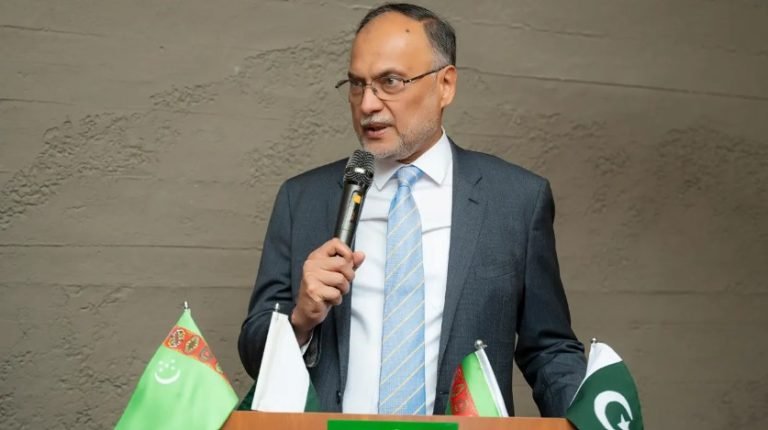 শপথ অনুষ্ঠানে যোগ দেবেন পাকিস্তানের ফেডারেল মিনিস্টার আহসান ইকবাল
