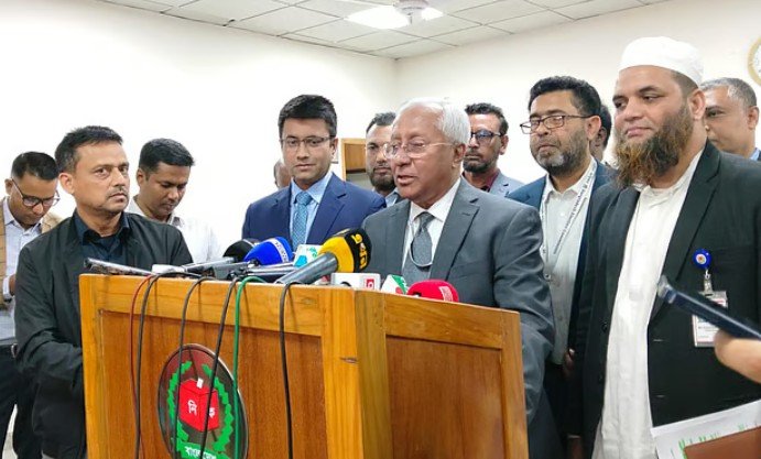 মুঠোফোন নিয়ে ভোটকেন্দ্রে যাওয়া যাবে: ইসি সচিব