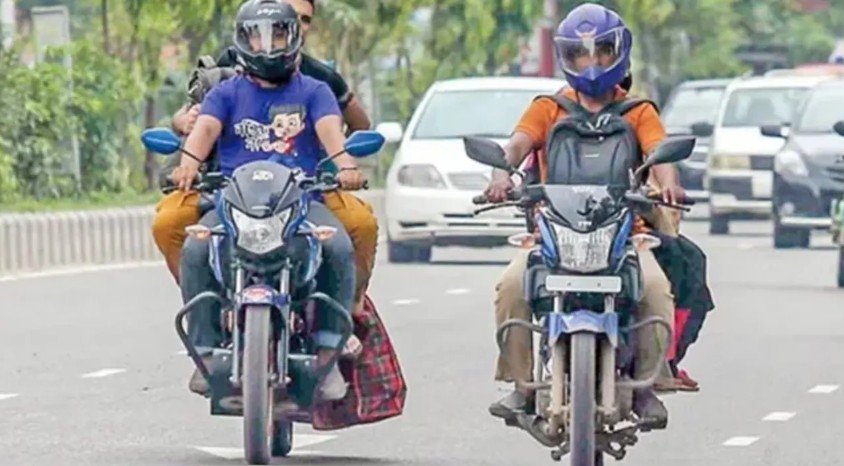 নির্বাচন ও গণভোট ঘিরে মোটরসাইকেলসহ যান চলাচলে নিষেধাজ্ঞা আসন্ন ত্রয়োদশ জাতীয় সংসদ নির্বাচন ও গণভোট উপলক্ষে মোটরসাইকেলসহ বিভিন্ন ধরনের যানবাহন চলাচলে বিধি-নিষেধ আরোপ করেছে সড়ক পরিবহন ও মহাসড়ক বিভাগ। এ বিষয়ে রোববার (১ ফেব্রুয়ারি) একটি প্রজ্ঞাপন জারি করা হয়েছে। প্রজ্ঞাপনে জানানো হয়, নির্বাচন কমিশনের সিদ্ধান্ত অনুযায়ী ১১ ফেব্রুয়ারি মধ্যরাত ১২টা থেকে ১২ ফেব্রুয়ারি মধ্যরাত ১২টা পর্যন্ত (এক দিন) ট্যাক্সি ক্যাব, পিকআপ, মাইক্রোবাস ও ট্রাক চলাচল বন্ধ থাকবে। একই সঙ্গে ১০ ফেব্রুয়ারি দিনগত মধ্যরাত ১২টা থেকে ১৩ ফেব্রুয়ারি মধ্যরাত পর্যন্ত (তিন দিন) মোটরসাইকেল চলাচলের ওপর নিষেধাজ্ঞা কার্যকর থাকবে। উল্লেখ্য, আগামী ১২ ফেব্রুয়ারি দেশে ত্রয়োদশ জাতীয় সংসদ নির্বাচন ও গণভোট অনুষ্ঠিত হবে। ### যেসব ক্ষেত্রে নিষেধাজ্ঞা শিথিল থাকবে ১. আইনশৃঙ্খলা রক্ষাকারী বাহিনী, সশস্ত্র বাহিনী, প্রশাসন এবং অনুমোদিত পর্যবেক্ষকদের যানবাহন। ২. জরুরি সেবায় নিয়োজিত যানবাহন, ওষুধ ও চিকিৎসাসামগ্রী পরিবহনকারী এবং সংবাদপত্র বহনকারী সব ধরনের যান। ৩. বিমানযাত্রী বা তাদের স্বজনদের আনা-নেওয়ার কাজে ব্যবহৃত যানবাহন (টিকিট বা প্রাসঙ্গিক প্রমাণ প্রদর্শন সাপেক্ষে) এবং দূরপাল্লার যাত্রী পরিবহনের ক্ষেত্রে ব্যবহৃত যানবাহন। ৪. প্রতিদ্বন্দ্বী প্রার্থী ও তাঁদের নির্বাচনী এজেন্টদের জন্য একটি করে যানবাহন, রিটার্নিং অফিসারের অনুমোদন ও স্টিকার প্রদর্শন সাপেক্ষে। ৫. সাংবাদিক, পর্যবেক্ষক বা জরুরি কাজে ব্যবহৃত যানবাহন ও মোটরসাইকেল, নির্বাচন কমিশন বা রিটার্নিং অফিসারের অনুমোদনক্রমে। ৬. নির্বাচন কমিশনের অনুমোদন সাপেক্ষে নির্বাচনী কাজে নিয়োজিত কর্মকর্তা-কর্মচারী বা অন্য ব্যক্তিদের জন্য মোটরসাইকেল। ৭. জরুরি সেবা হিসেবে বিবেচিত টেলিযোগাযোগ খাতে ব্যবহৃত যানবাহন, বিটিআরসি ও লাইসেন্সপ্রাপ্ত প্রতিষ্ঠানের অধীনে। ৮. জাতীয় মহাসড়ক, বন্দর ও আন্তঃজেলা বা মহানগরের গুরুত্বপূর্ণ সড়কে প্রয়োজন অনুযায়ী নিষেধাজ্ঞা শিথিল করার ক্ষমতা সংশ্লিষ্ট কর্তৃপক্ষকে দেওয়া হয়েছে। এ ছাড়া উল্লিখিত সময়সূচির মধ্যে প্রয়োজন বিবেচনায় অন্যান্য যানবাহনের ওপর নিষেধাজ্ঞা আরোপ বা শিথিল করার ক্ষমতা জেলা ম্যাজিস্ট্রেট ও মেট্রোপলিটন পুলিশ কমিশনারদের দেওয়া হয়েছে বলেও প্রজ্ঞাপনে উল্লেখ করা হয়েছে।