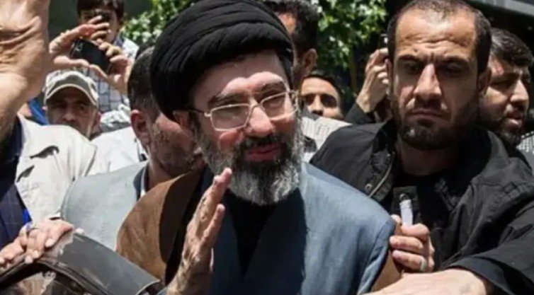 মধ্যপ্রাচ্যের আরও দুই দেশের বাহিনী প্রস্তুত: মোজতবা খামেনি