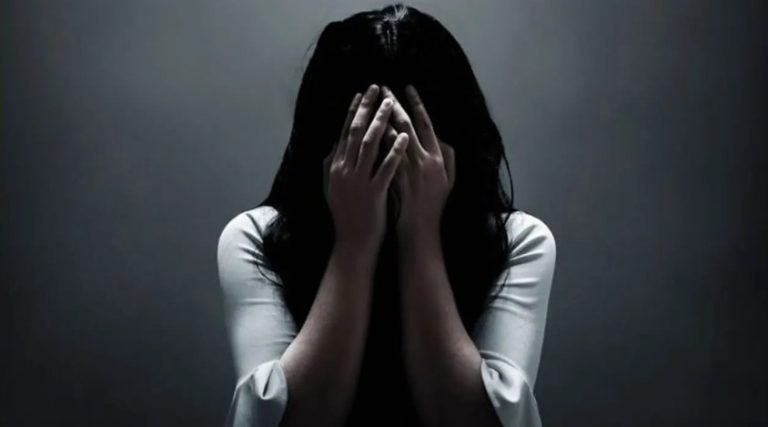 হোমনায় স্বামীকে আটকে রেখে গৃহবধূকে ধর্ষণের অভিযোগ, মামলা দায়ের